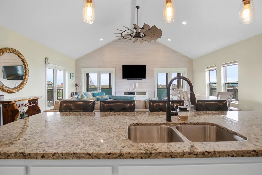 1086 Pennington Street Gilchrist, TX 77617