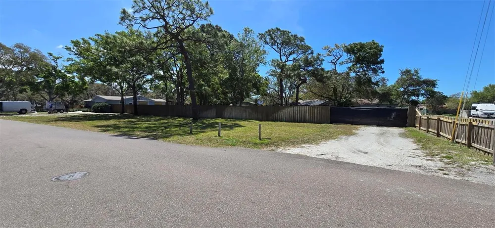 13296 98TH AVENUE Seminole, FL 33776