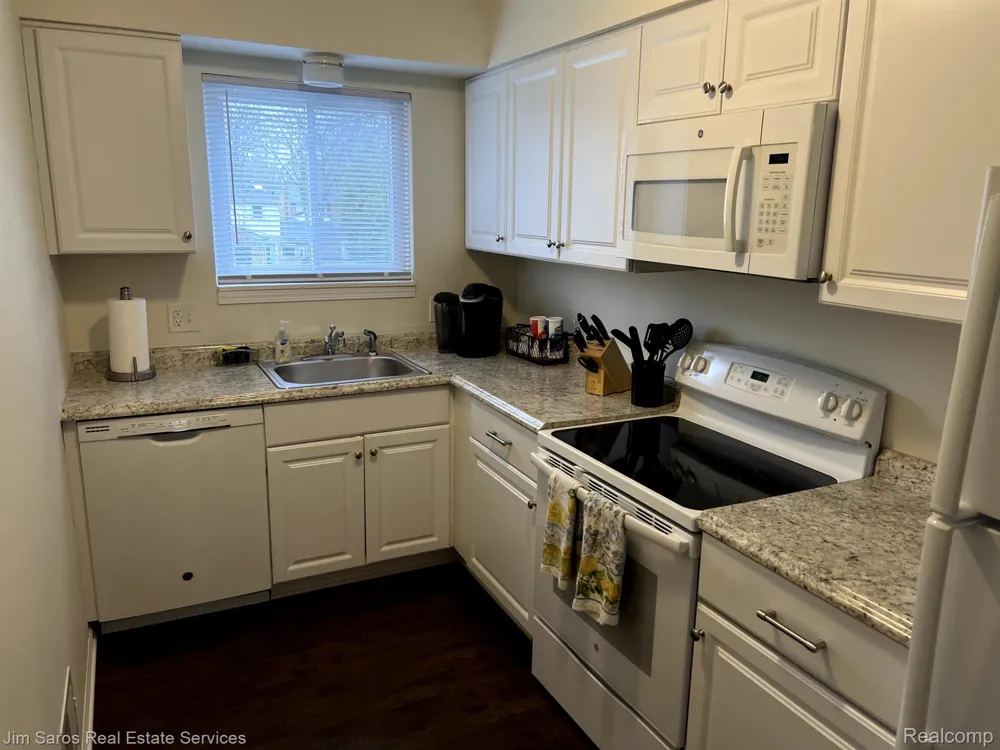 906 NEFF ROAD Grosse Pointe City, MI 48230