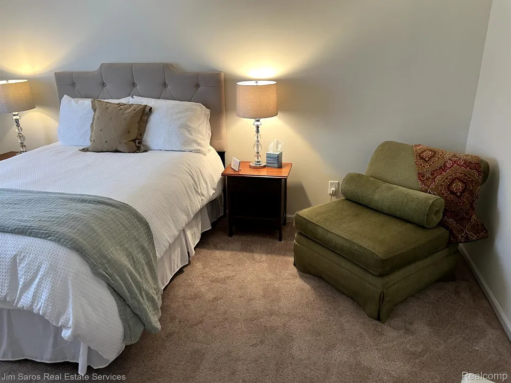 906 NEFF ROAD Grosse Pointe City, MI 48230