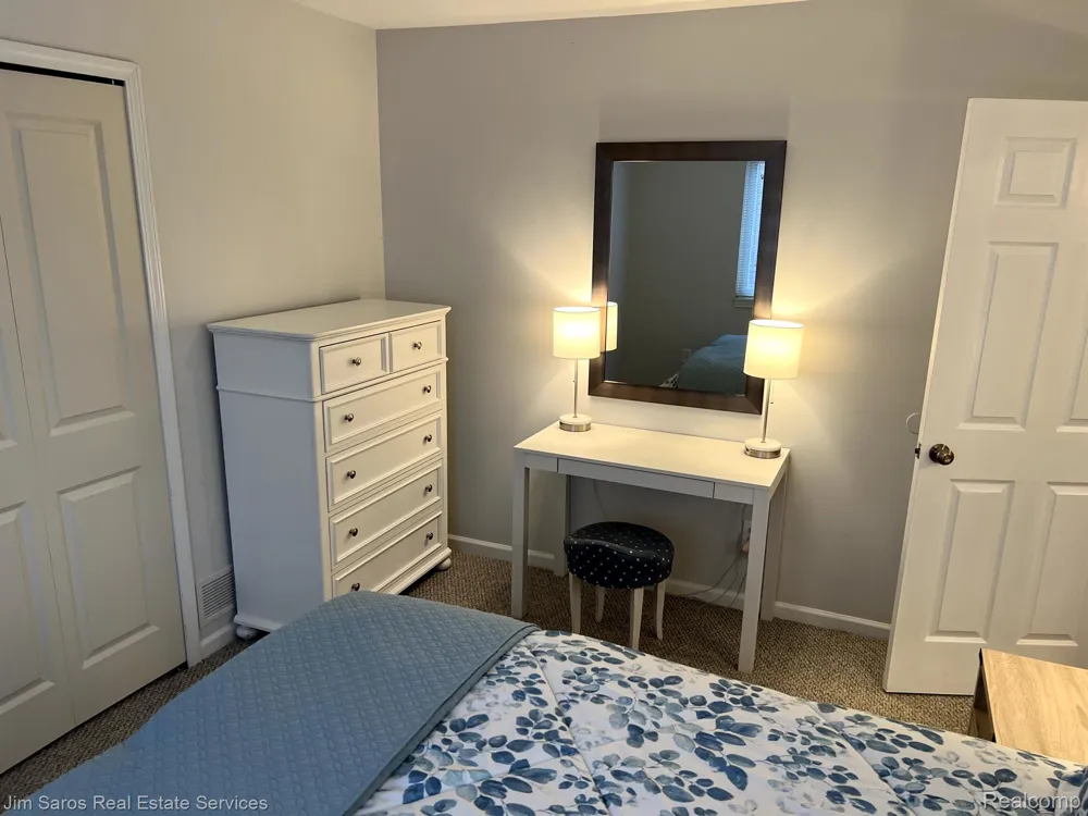 906 NEFF ROAD Grosse Pointe City, MI 48230