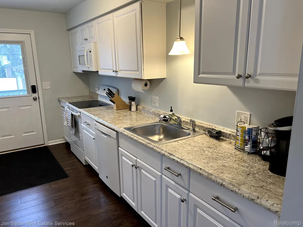 906 NEFF ROAD Grosse Pointe City, MI 48230