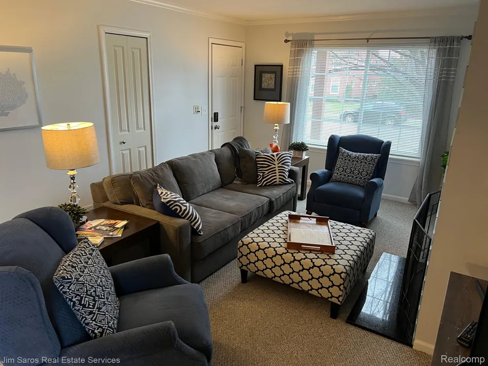 906 NEFF ROAD Grosse Pointe City, MI 48230