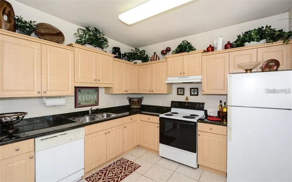 7685 PLANTATION CIRCLE #B University Park, FL 34201