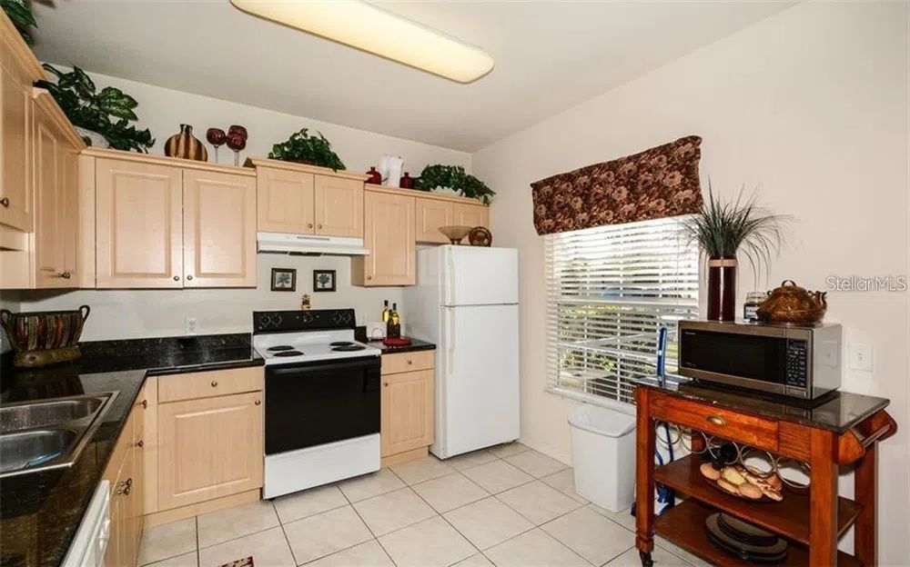 7685 PLANTATION CIRCLE #B University Park, FL 34201