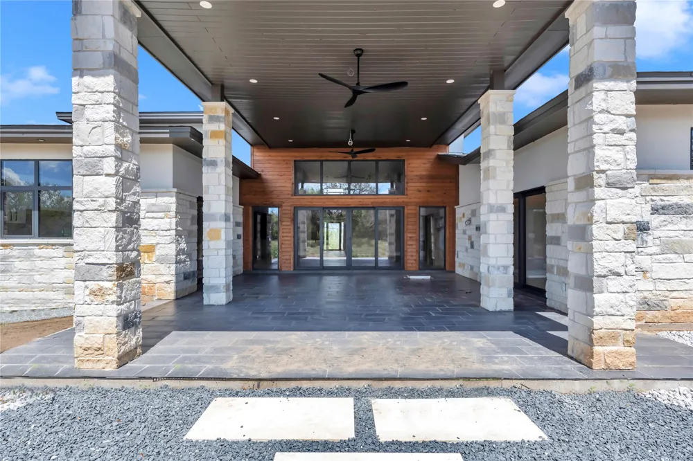 6507 Ranch Rd 962 W Round Mountain, TX 78663