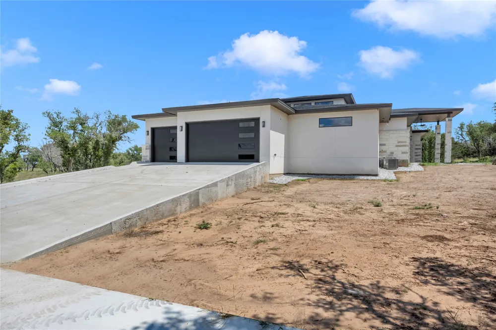 6507 Ranch Rd 962 W Round Mountain, TX 78663