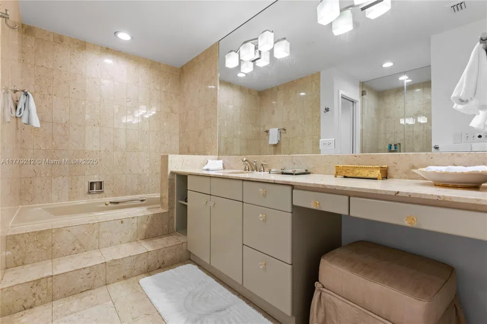 19112 Fisher Island Dr #19112 Miami Beach, FL 33109