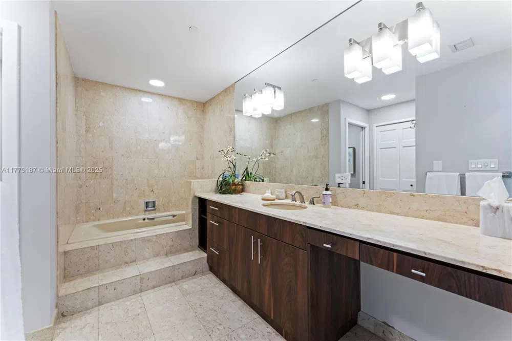 19133 Fisher Island Dr #19133 Miami Beach, FL 33109