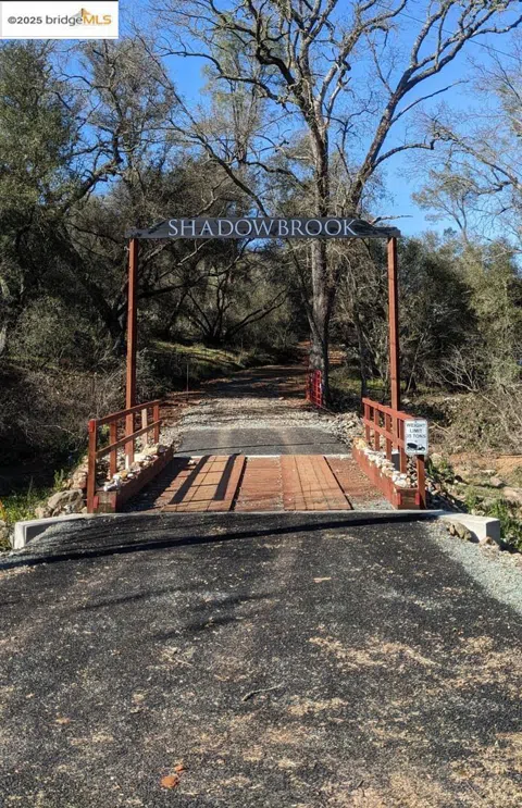 4095 Green Valley RD