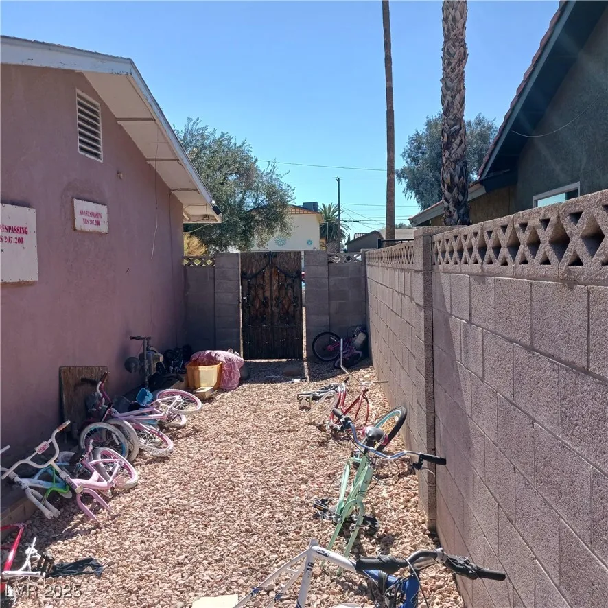5324 Del Monte Avenue Las Vegas, NV 89146