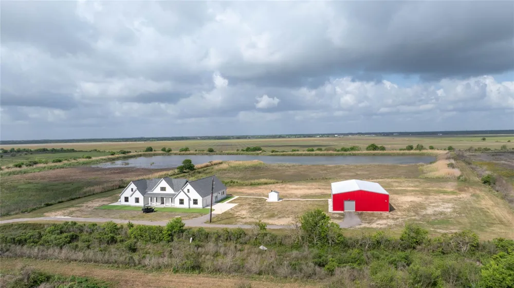 13458 County Road 210 Danbury, TX 77534