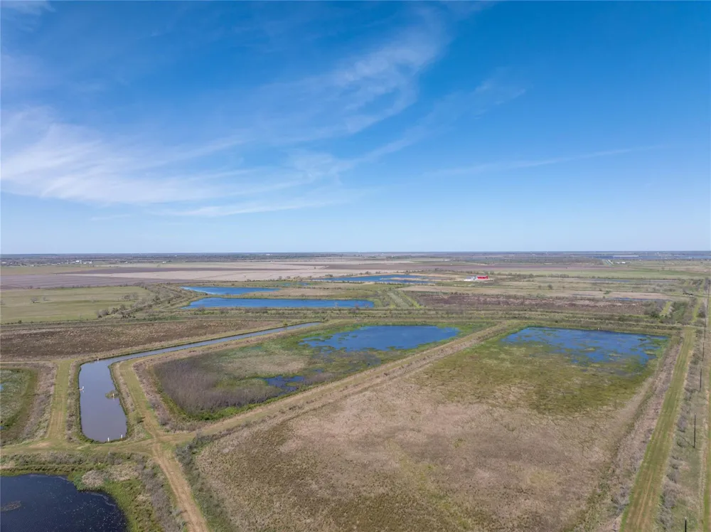 13458 County Road 210 Danbury, TX 77534