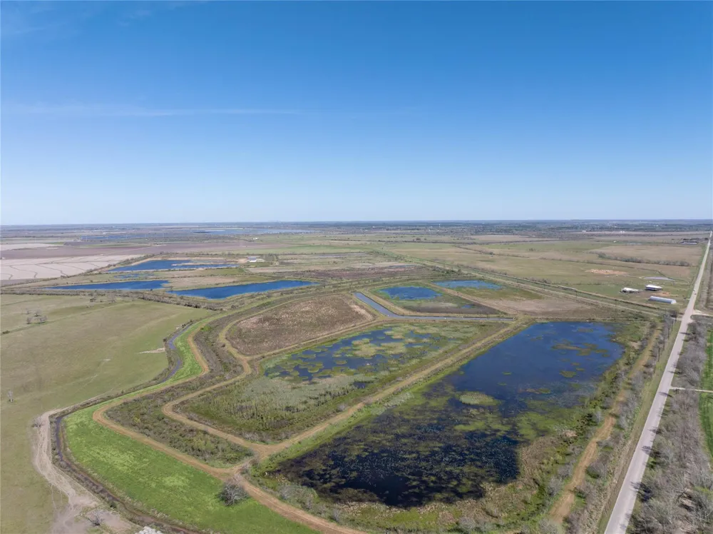 13458 County Road 210 Danbury, TX 77534