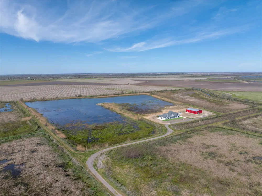 13458 County Road 210 Danbury, TX 77534