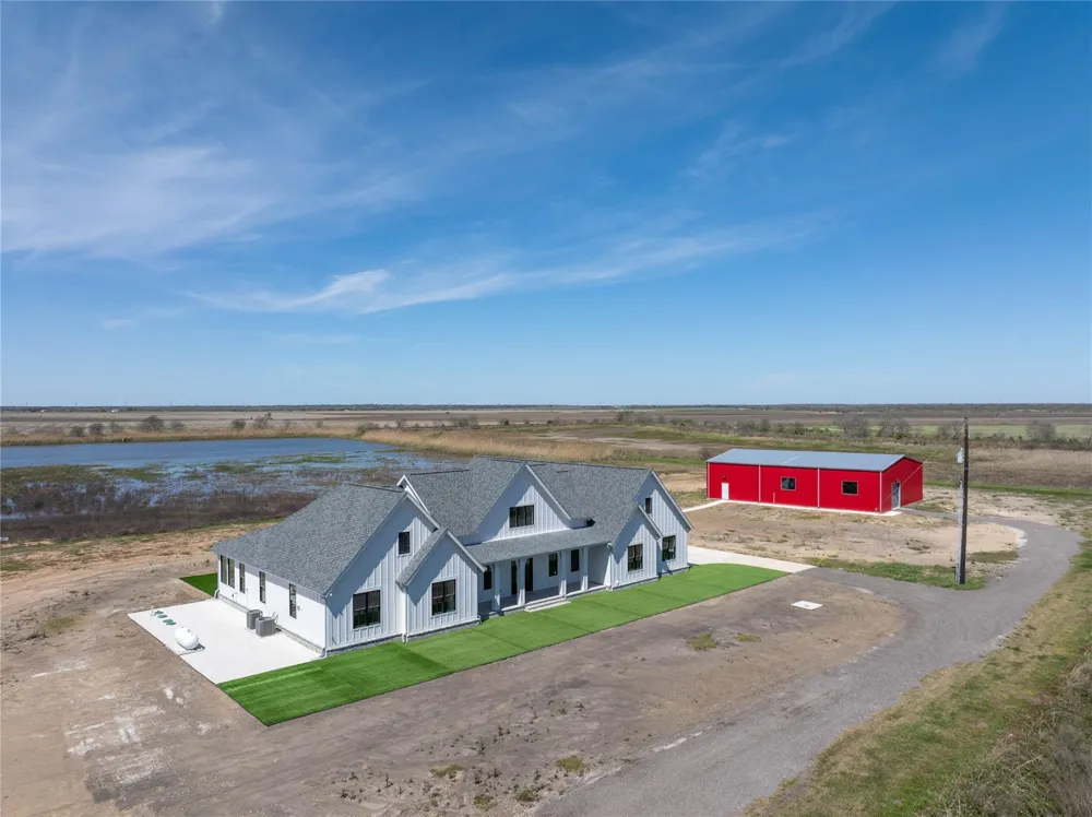 13458 County Road 210 Danbury, TX 77534