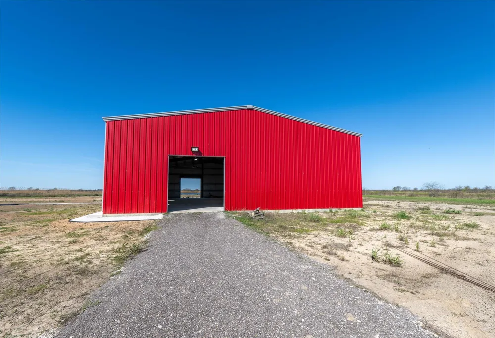 13458 County Road 210 Danbury, TX 77534