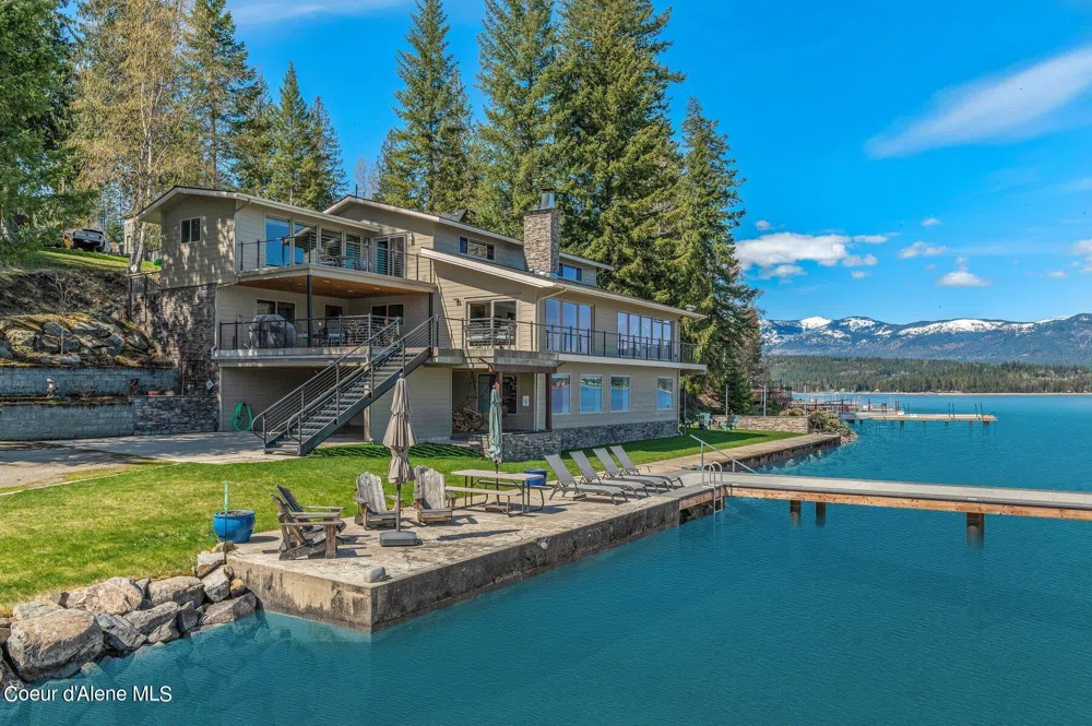 2537 Lakeshore Drive Sagle, ID 83860