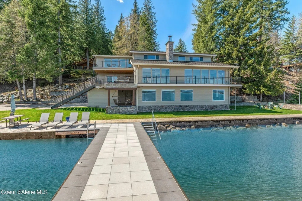 2537 Lakeshore Drive Sagle, ID 83860