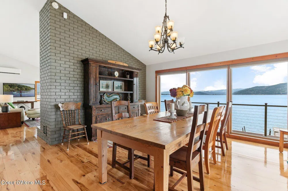 2537 Lakeshore Drive Sagle, ID 83860