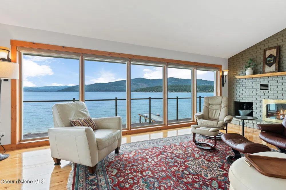 2537 Lakeshore Drive Sagle, ID 83860
