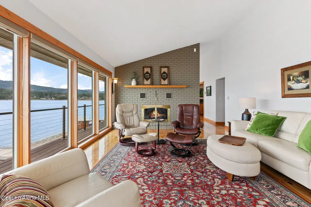 2537 Lakeshore Drive Sagle, ID 83860