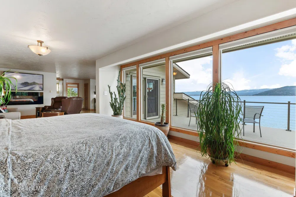 2537 Lakeshore Drive Sagle, ID 83860