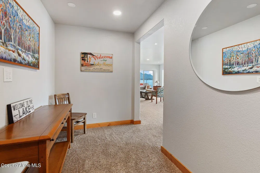 2537 Lakeshore Drive Sagle, ID 83860