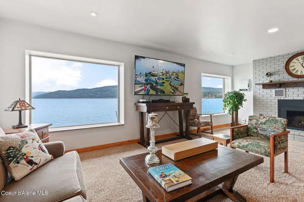 2537 Lakeshore Drive Sagle, ID 83860