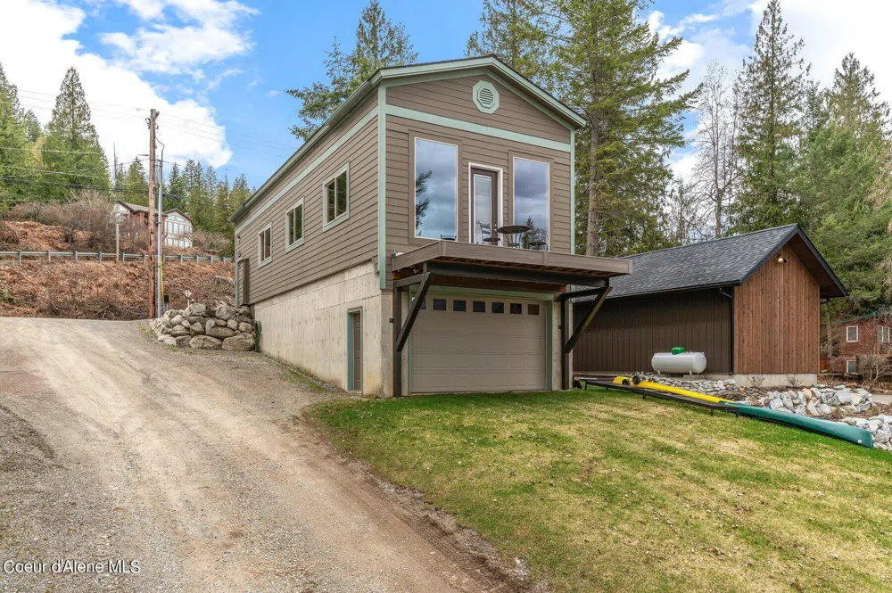 2537 Lakeshore Drive Sagle, ID 83860