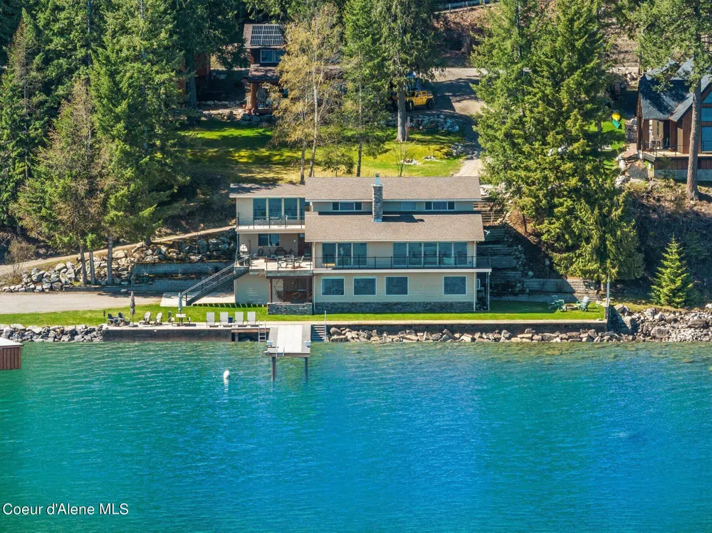 2537 Lakeshore Drive Sagle, ID 83860