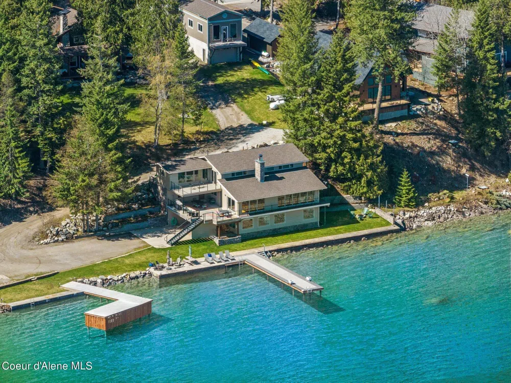 2537 Lakeshore Drive Sagle, ID 83860