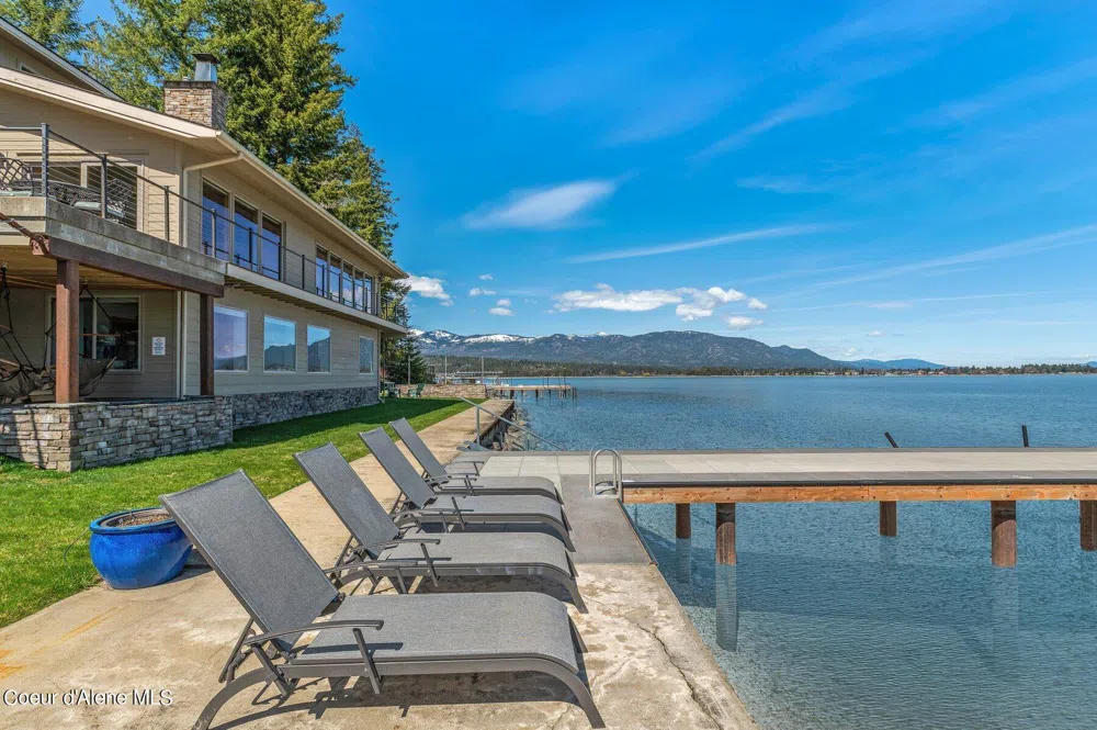 2537 Lakeshore Drive Sagle, ID 83860