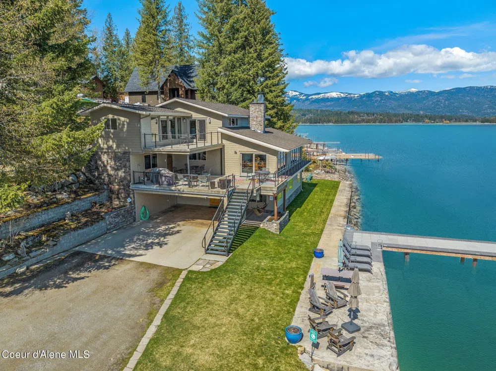 2537 Lakeshore Drive Sagle, ID 83860