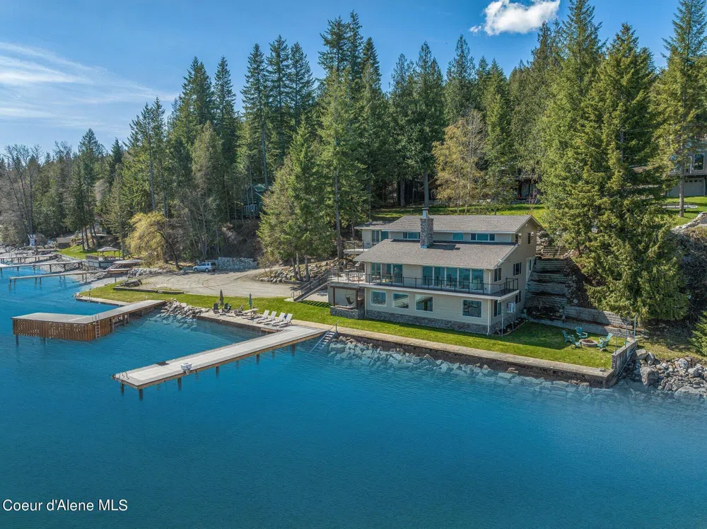 2537 Lakeshore Drive Sagle, ID 83860