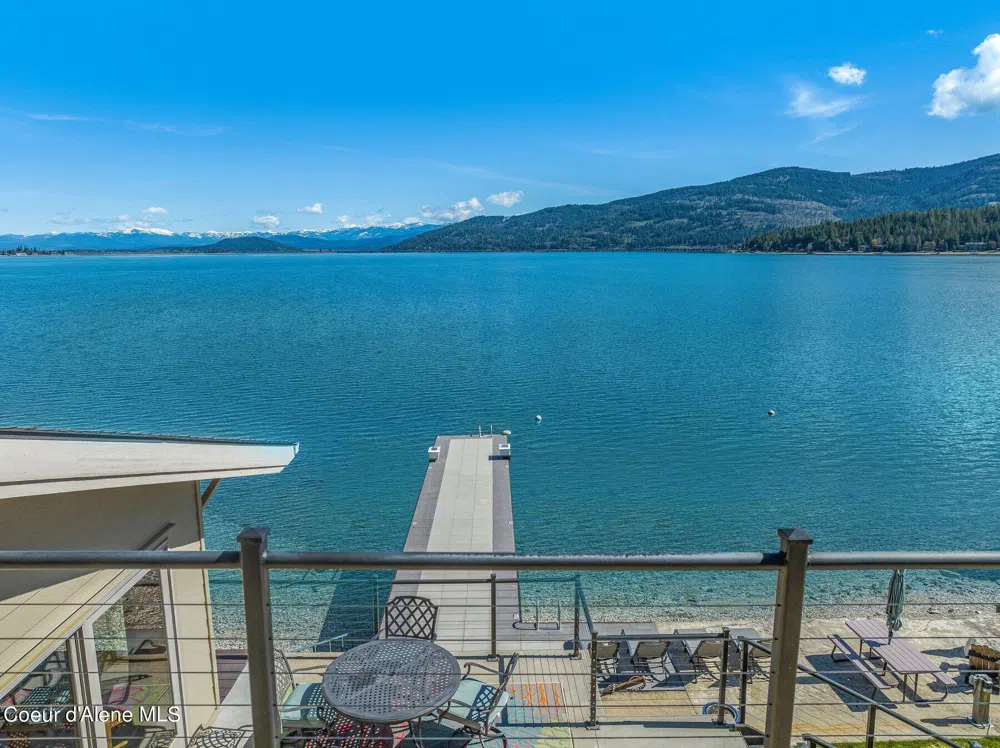 2537 Lakeshore Drive Sagle, ID 83860