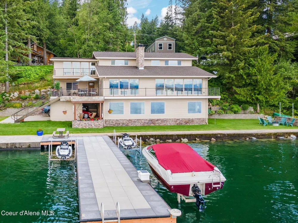 2537 Lakeshore Drive Sagle, ID 83860