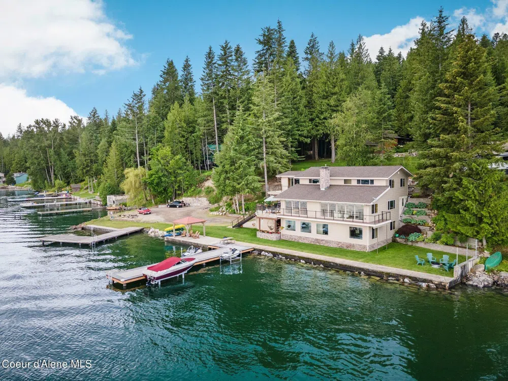 2537 Lakeshore Drive Sagle, ID 83860