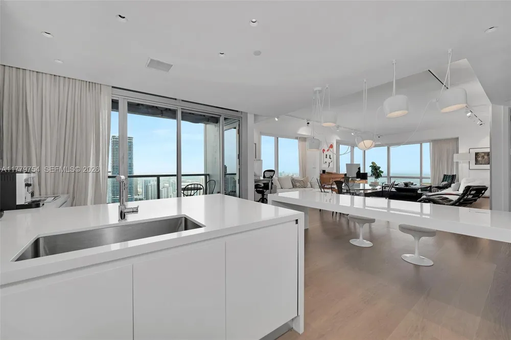 1425 Brickell Ave #61E Miami, FL 33131
