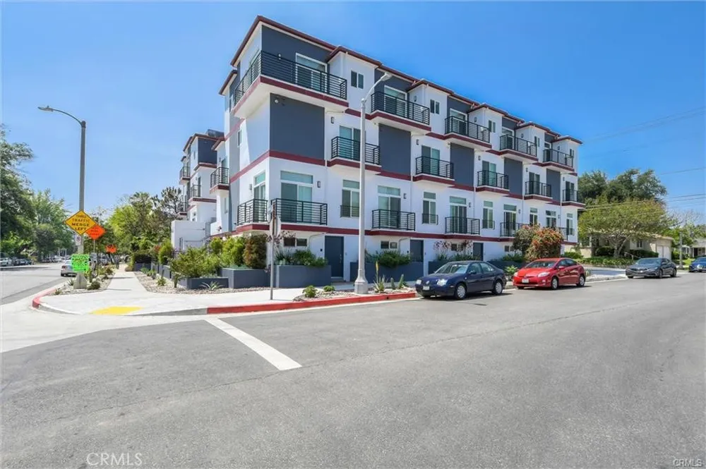 4461 Tujunga Avenue #102 Studio City, CA 91602