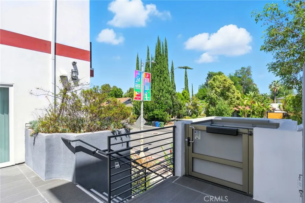 4461 Tujunga Avenue #102 Studio City, CA 91602