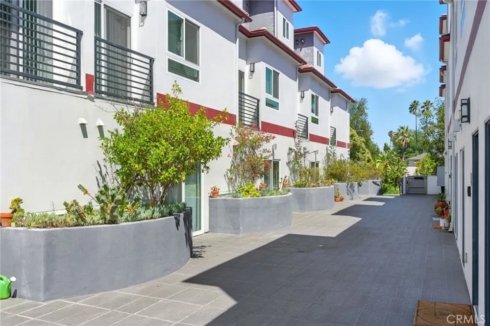 4461 Tujunga Avenue #102 Studio City, CA 91602