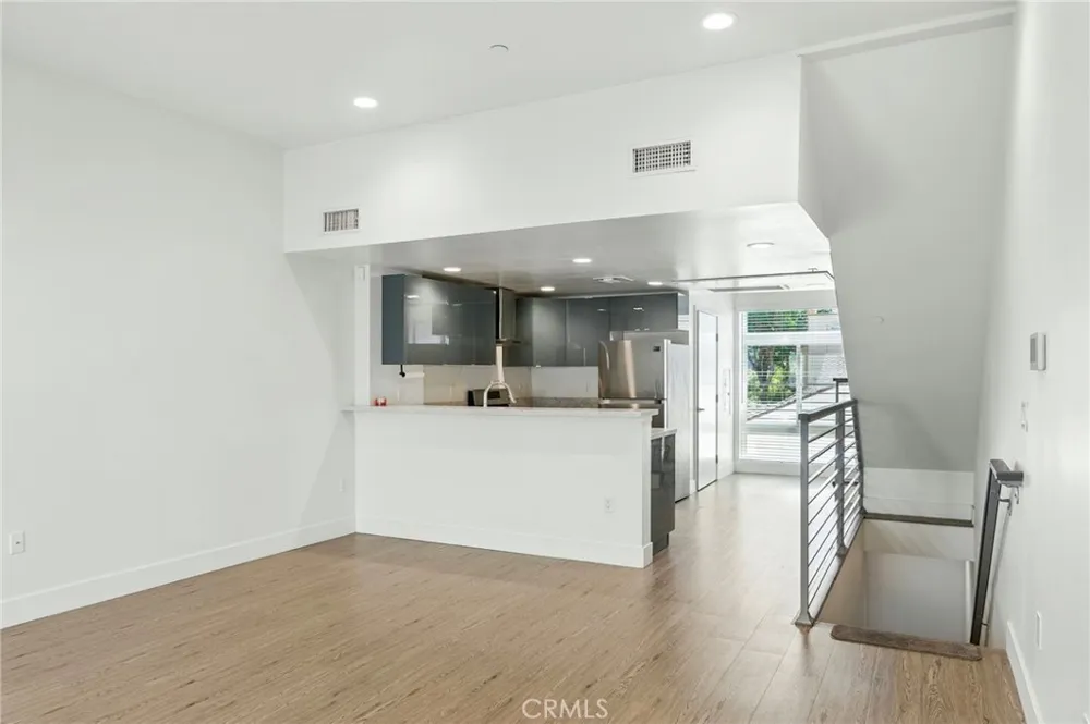 4461 Tujunga Avenue #102 Studio City, CA 91602