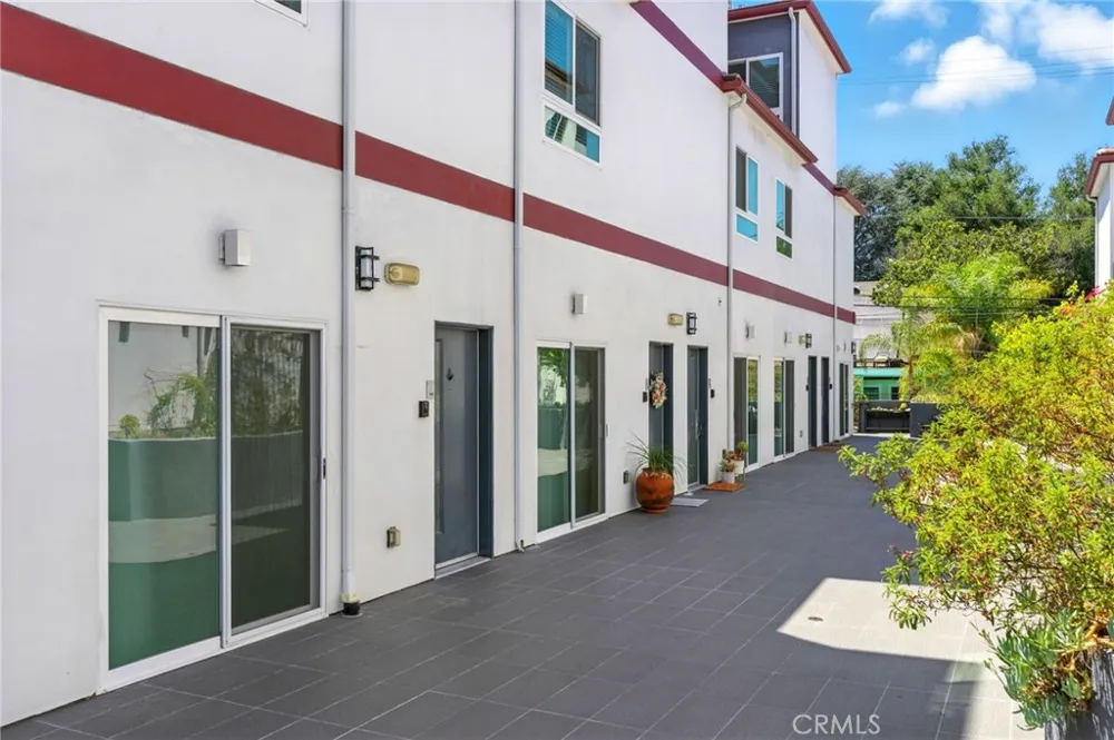 4461 Tujunga Avenue #102 Studio City, CA 91602