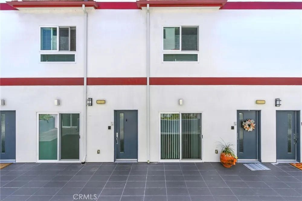 4461 Tujunga Avenue #102 Studio City, CA 91602