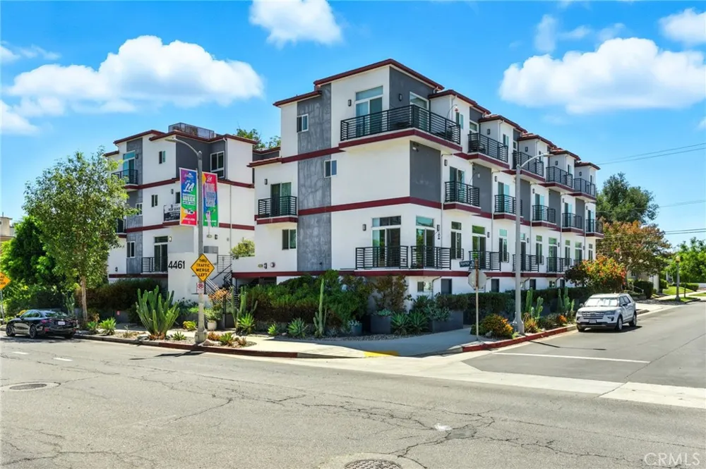 4461 Tujunga Avenue #102 Studio City, CA 91602