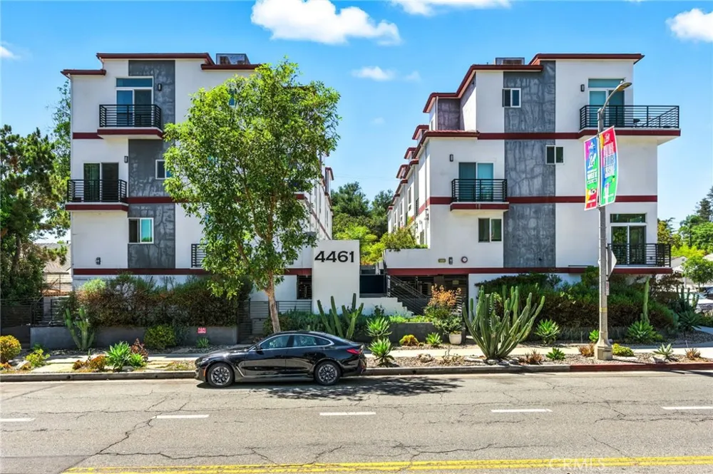 4461 Tujunga Avenue #102 Studio City, CA 91602