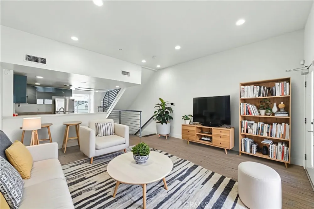 4461 Tujunga Avenue #102 Studio City, CA 91602