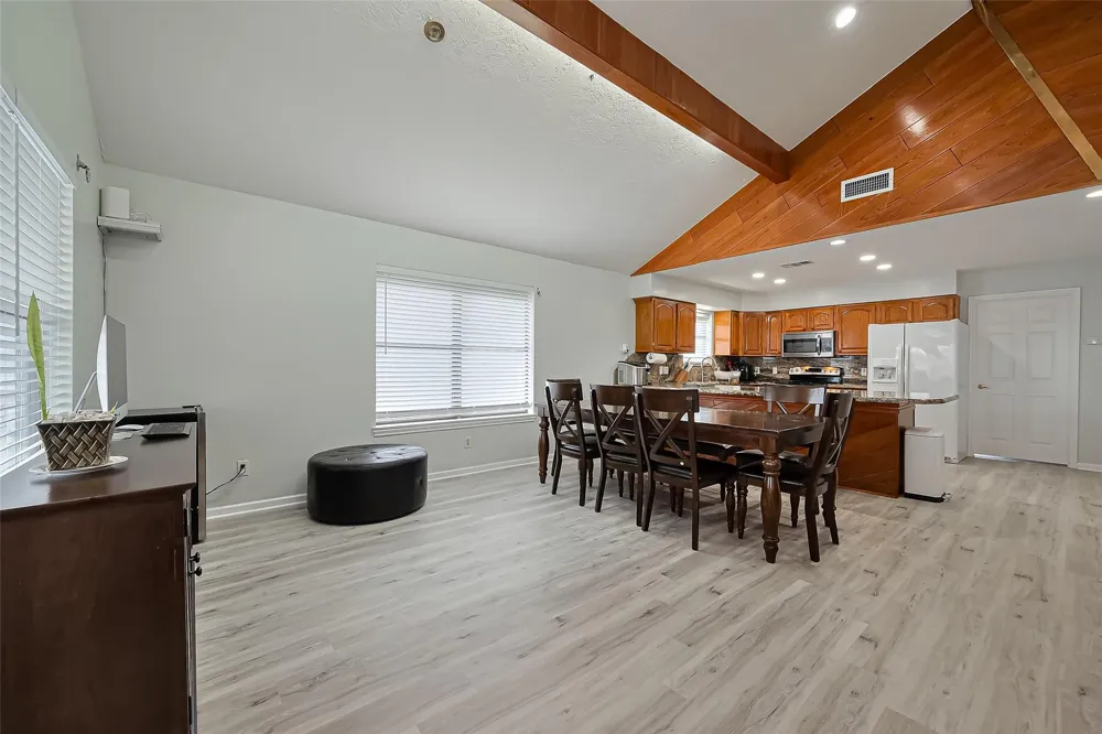 210 Sampan Drive Tiki Island, TX 77554
