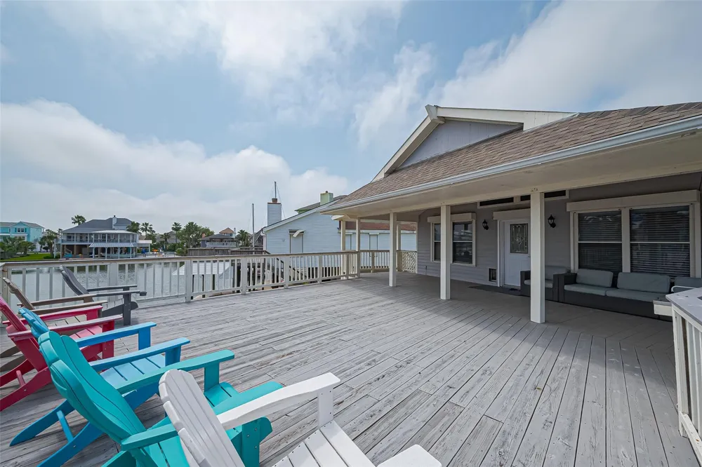 210 Sampan Drive Tiki Island, TX 77554